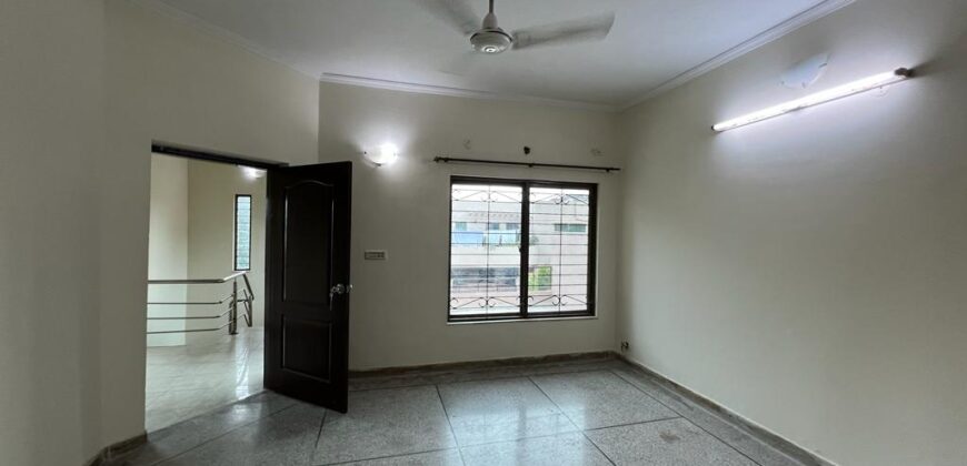 10-Marla House for Sale in Askari-10, Lahore